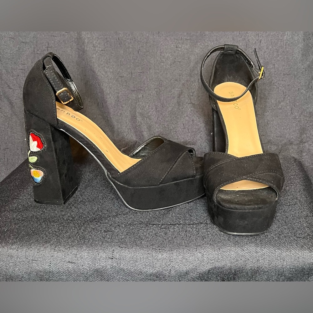 Bamboo Embroidered Platforms - Picture 2 of 4